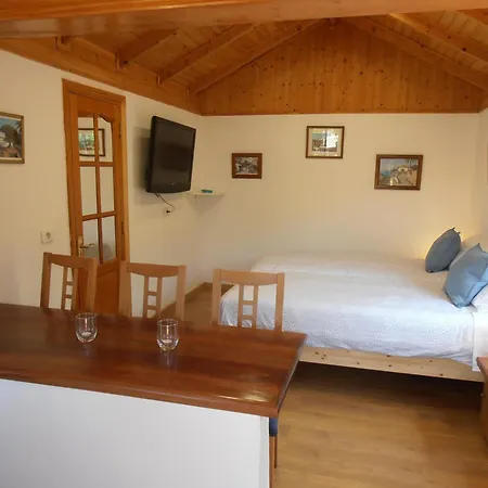 Casa Isabel Nyaraló *